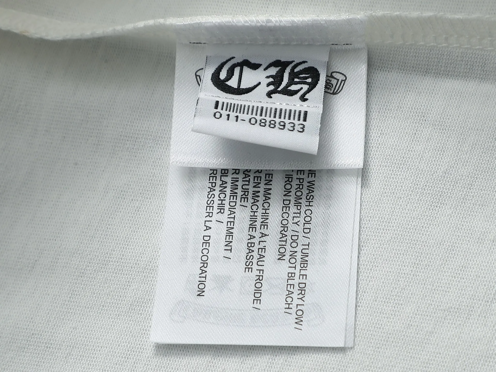 P170 Chrome hearts ch Crow heart horseshoe cross hardware short-sleeved T-shirts Advanced tie-dye technology Large version Loose and stylish difference Low version slim and long version with upper body and pulled hips 100% commitment: top quality, not fast food The highest version on the market Top quality, 320 grams 26 custom-dyed double yarn cotton, same style for men and women, complete with three standards. Color: Black White Size S M L XL